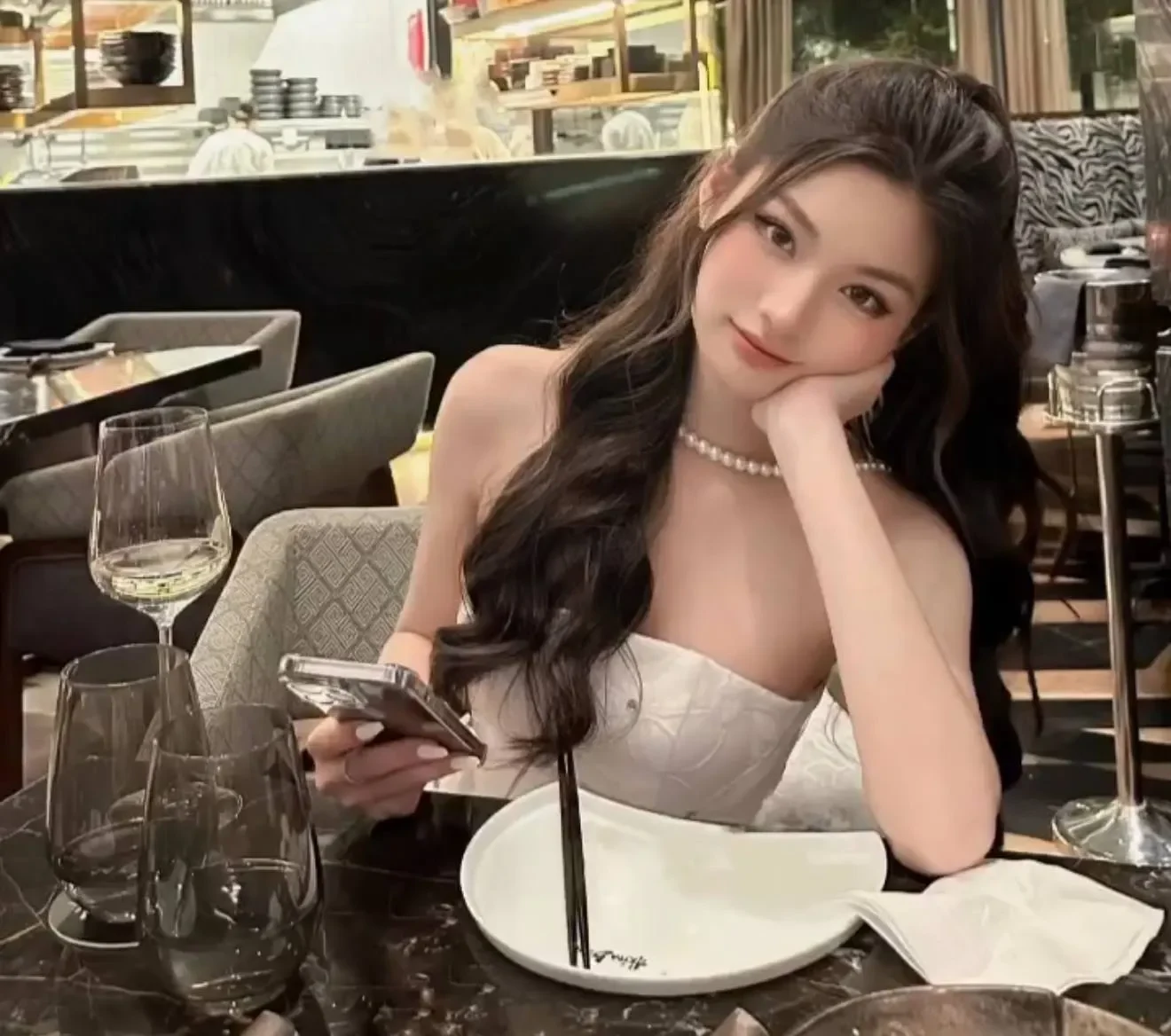 thông tin tác giả tuyết nhi